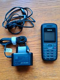 cellulare NOKIA cuffie e caricabatterie