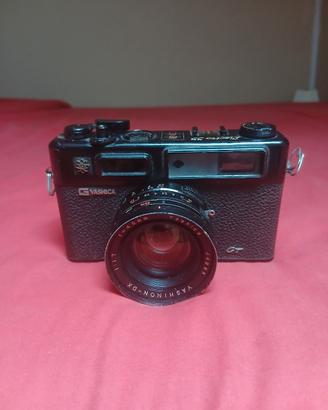 Macchina fotografica vintage yashica anni 70