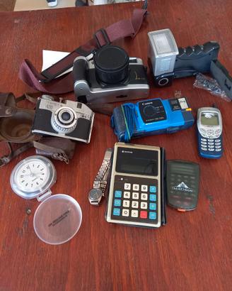 OGGETTI VARI ( MACCHINE FOTO-TELEFONI-CALCOLATRICE
