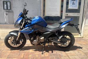 Moto Naked SRK 700 QJ Motor