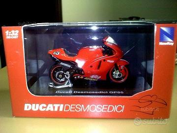 Moto Ducati 1/32