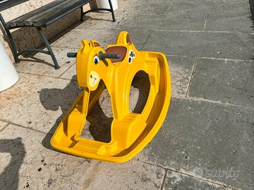 Cavallo a dondolo in plastica