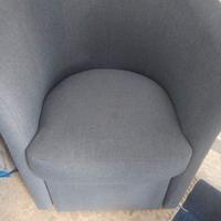 Poltroncina da camera con puff