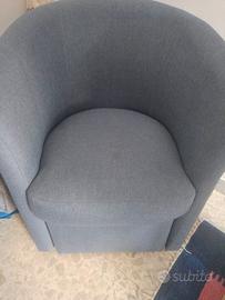 Poltroncina da camera con puff