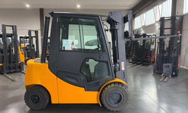 CARRELLO ELEVATORE TARGATO STRADALE 30 QUINTALI