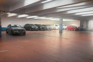 Posti auto e moto in autorimessa privata a Milano