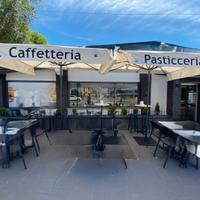 2 Ombrelloni con base in ferro