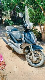 Beverly 500 del 2007 con 16.000 Km