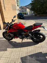 Ducati streetfigher v2s