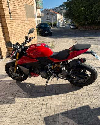 Ducati streetfigher v2s