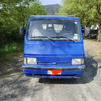 Autocarro Nissan