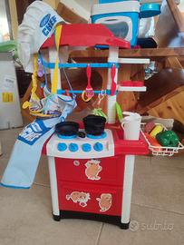 cucina completa di accessori 