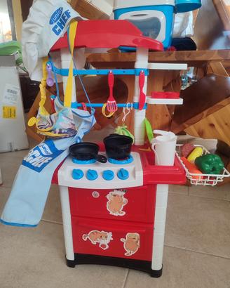 cucina completa di accessori 