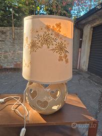 Lampada in ceramica traforata con paralume