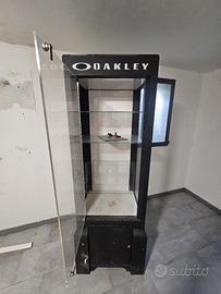 vetrina oakley