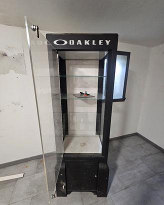 vetrina oakley