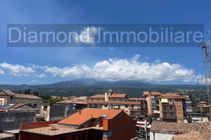 Appartamento ascensorato con garage a Giarre