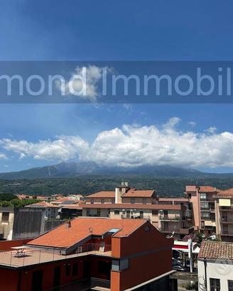 Appartamento ascensorato con garage a Giarre