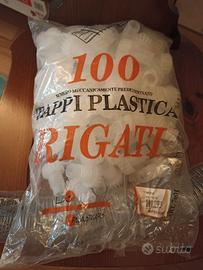 tappi in plastica e gabbiette