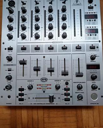 mixer Behringer djx700