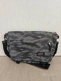 zaino a tracolla eastpak 
