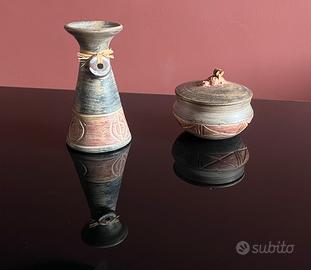 Portaoggetti e vaso etnico a base rotonda