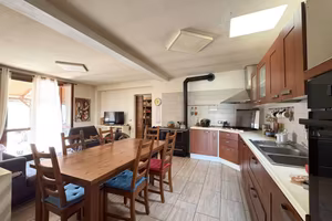 Villa di 212 m² con più di 5 locali e box auto dop