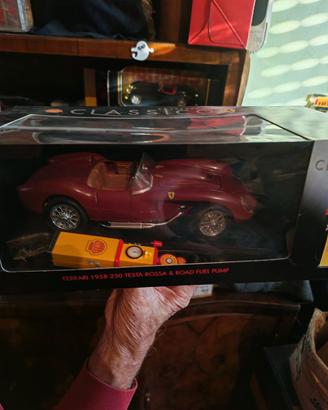 Ferrari 250 Testa Rossa 1958 & Pompa Benzina Shel