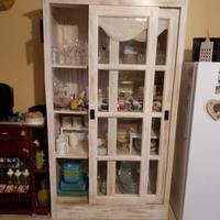 Credenza con ante scorrevoli 