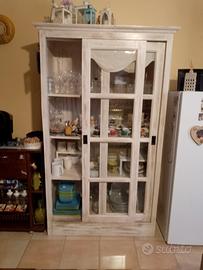 Credenza con ante scorrevoli 