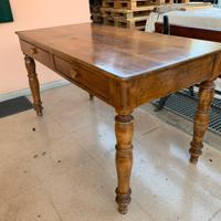 Tavolo in legno massiccio