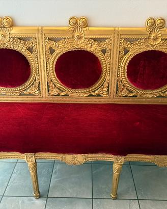 Divano stile luigi XVI in legno intagliato rosso