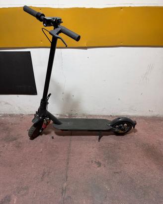 Monopattino Xiaomi Scooter Pro 2 con sospensione