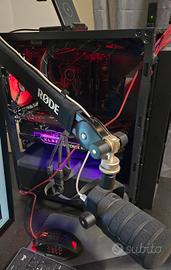 pc da gaming  con 2 monitor e microfono top