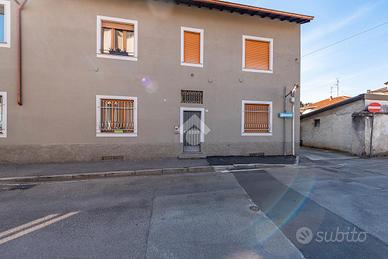 2 LOCALI A LAINATE