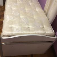 Letto con rete e materasso