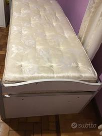 Letto con rete e materasso