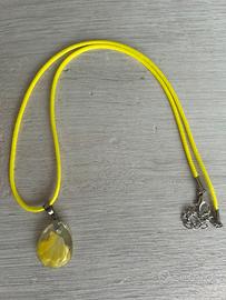 Collanina ciondolo conchiglia resina giallo