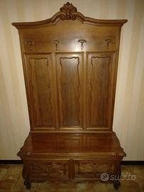 Appendiabiti con cassapanca