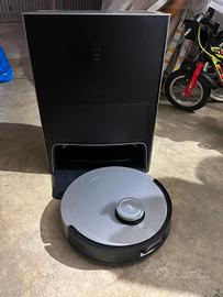 Robot aspirapolvere e lavapavimenti