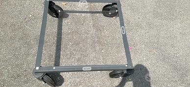 Tavolino basso con piano in vetro