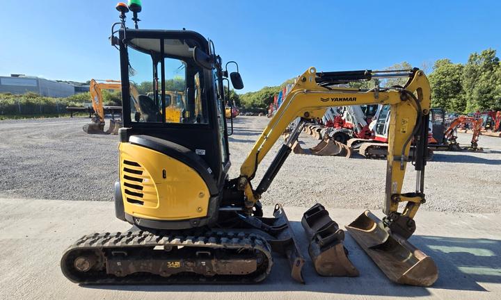 Miniescavatore Yanmar vio27 no cat no hitachi