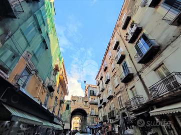 2 LOCALI A NAPOLI