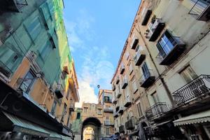 2 LOCALI A NAPOLI