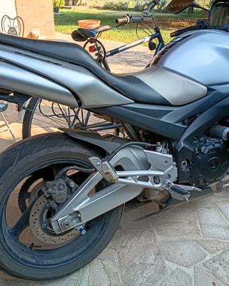 Suzuki gsr 600