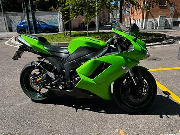 Kawasaki Ninja ZX-6R 600.