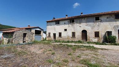 Rustico / Casale di 255 m² con 5 locali a Soave
