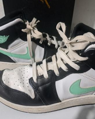 AIR JORDAN 1 MID (GS)