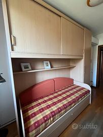 Mobile a ponte con divano letto estraibile