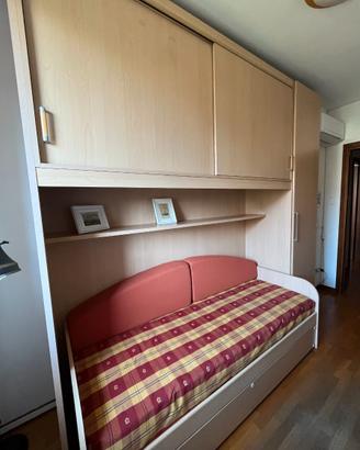 Mobile a ponte con divano letto estraibile